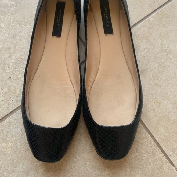 ANN TAYLOR BLACK TEXTURED LEATHER BALLET FLATS - SZ 8M - Picture 3 of 5